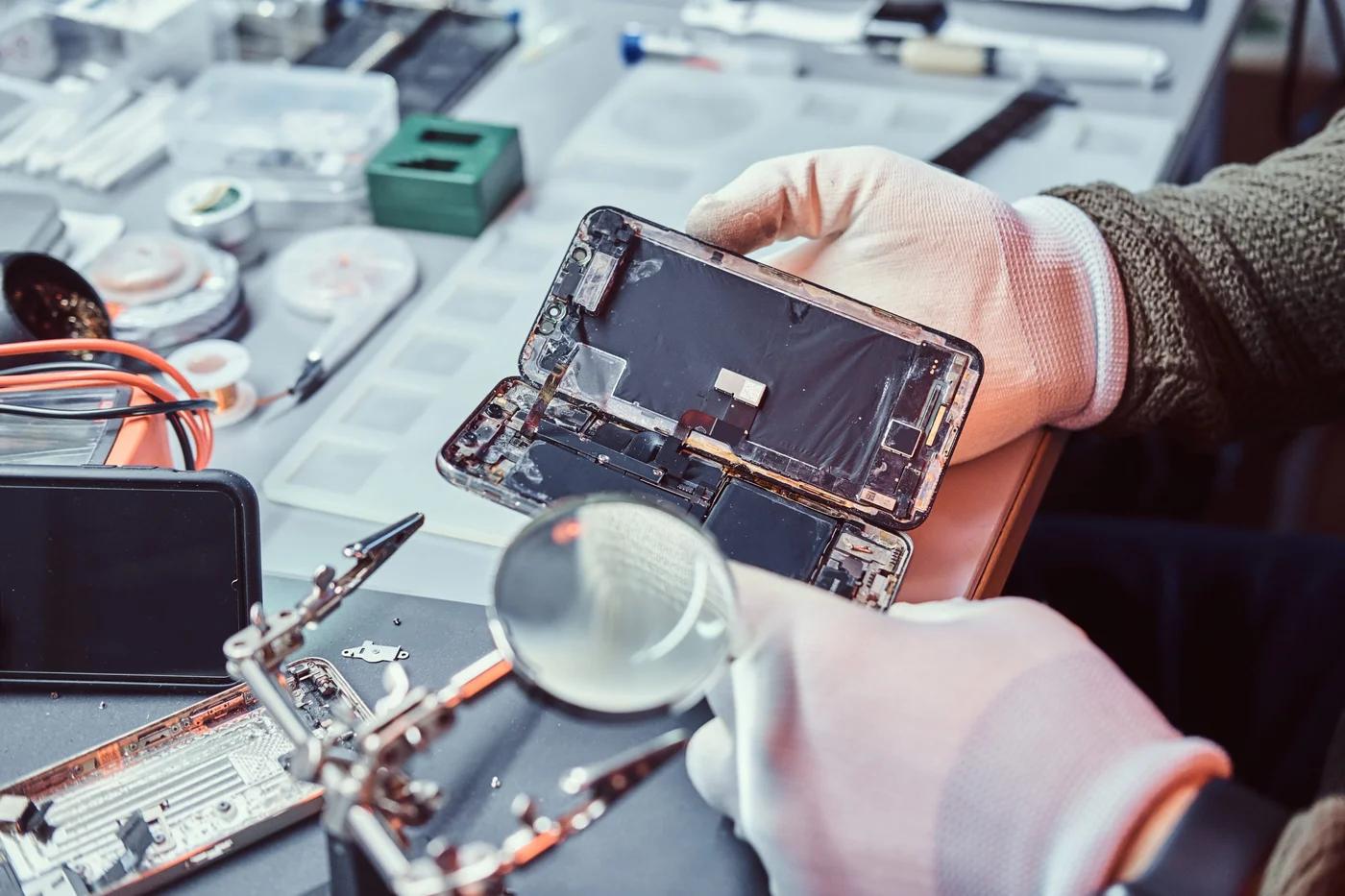 Cell Universe vs. Other Vancouver Repair Shops: What to Check Before You Choose